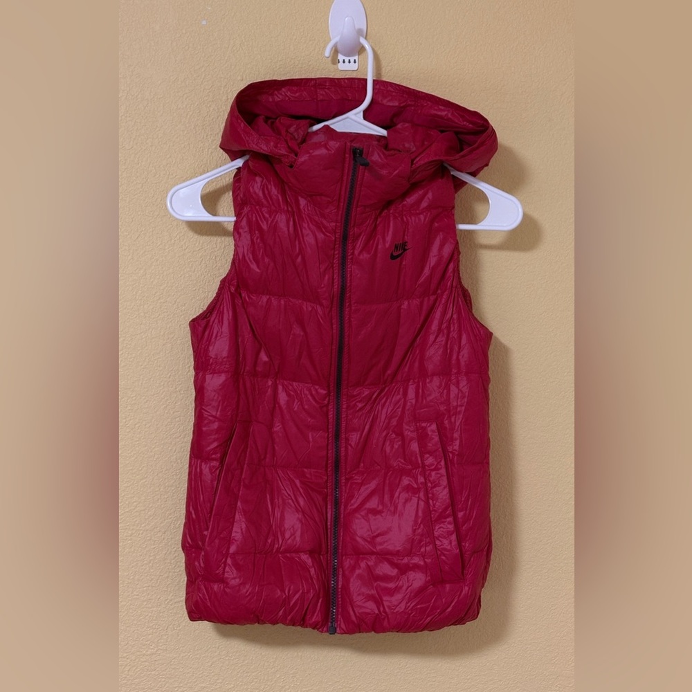Nike Red 700 Down Puffer Vest XS Removable Hood Lightweight Zip Jacket Pockets